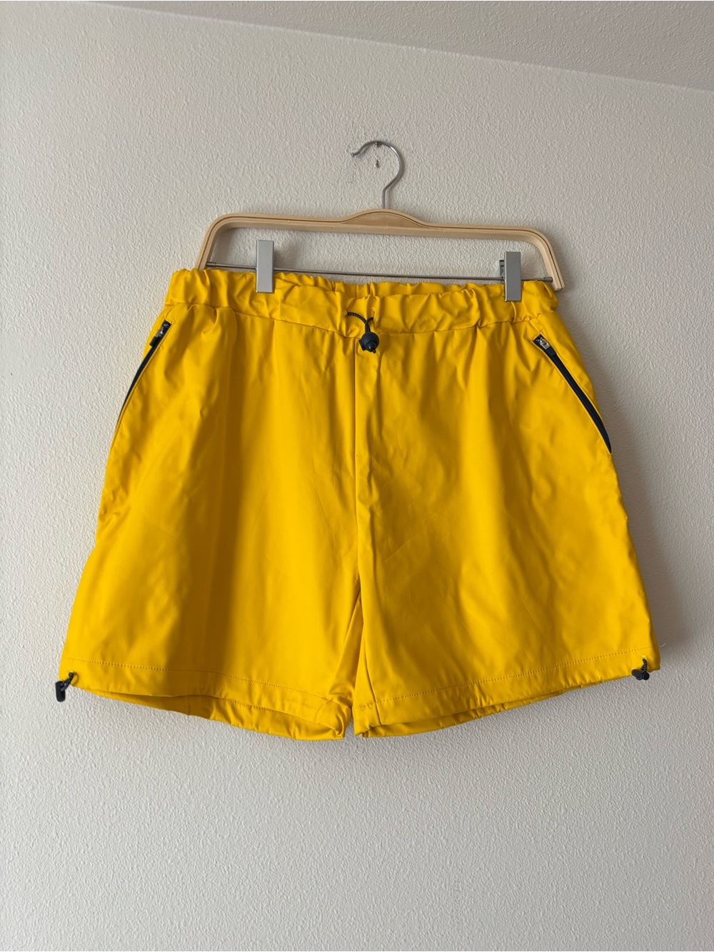 Chubbies Waterproof Yellow Shorts Men’s Large